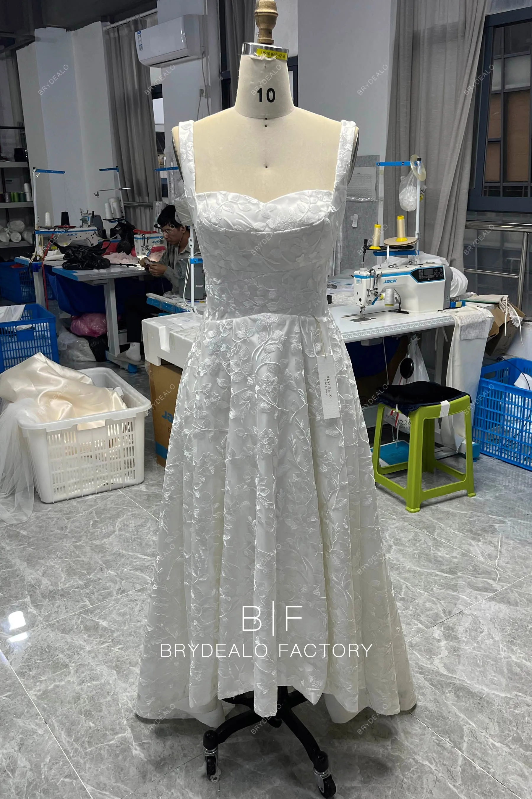 Sleeveless Designer Lace Outdoor Asymmetrical Bridal Gown